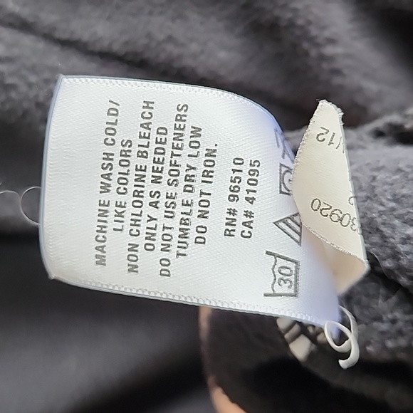 Black Under Armour full zip fleece jacket ladies Medium - Picture 9 of 9
